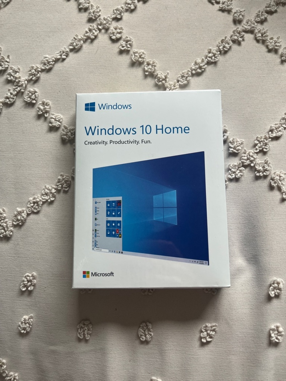 Microsoft Windows 10 Home - White and Blue Retail Box